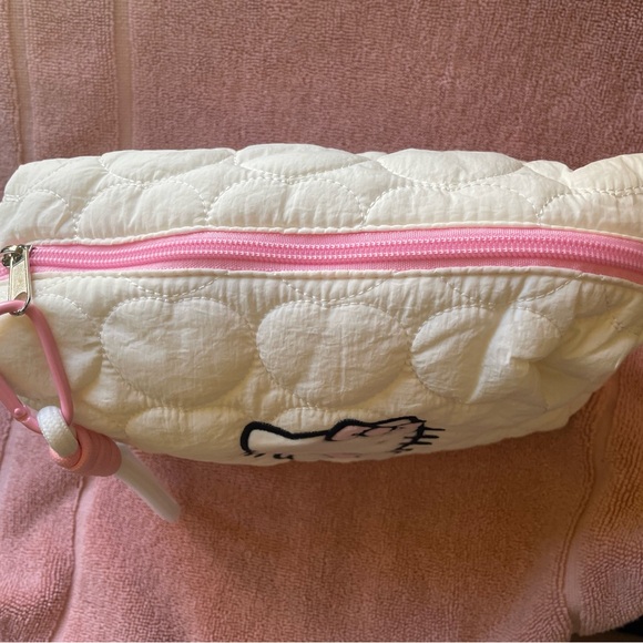 Hello Kitty Brand New Cosmetics Pouch Bag Clutch - Picture 3 of 3